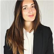 Dottoressa in legge impartisce lezioni di Diritto